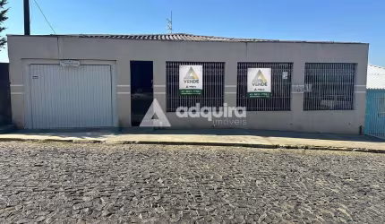Ampla casa à venda, no começo de Uvaranas, contendo 4 quartos, com fácil acesso a pontos comerciais