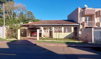 Casa à venda em Oficinas próxima à Igreja São Cristóvão, Ponta Grossa, PR