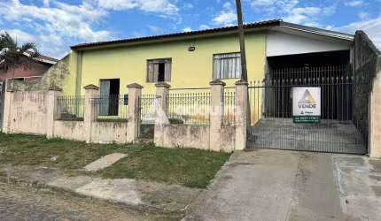 Casa à venda em Oficinas com amplo terreno