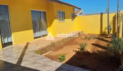 Casa à Venda no NÚCLEO SANTA PAULA. Com 2 quartos (sendo um deles uma suíte), 2 banheiros, 2 vagas