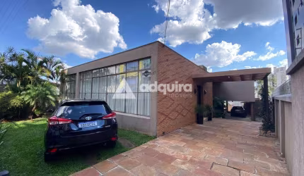 Espaçosa Casa Comercial para Locação  - Centro de Ponta Grossa - PR