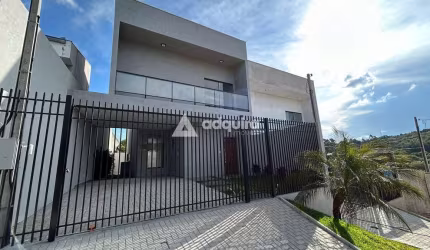 Sobrado à venda, com 3 suites e 3 vagas de garagem, no bairro Estrela, em Ponta Grossa, PR