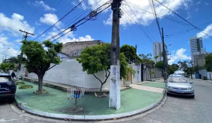 Excelente casa em Candeias para fins comercial e residencial