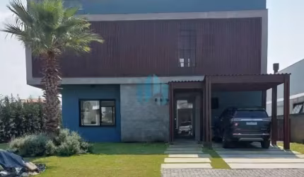 Linda Casa de Alto Padrão, Localizada no Condomínio Aqualina, Araçatuba | Garopaba - SC
