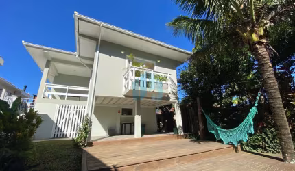 Bela Casa Próxima à Lagoa e Dunas, Bairro Costa de Macacu, em Garopaba!