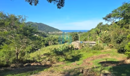 Amplo Terreno com Vista p/ Mar, Próximo à Cachoeira e 1,8 km da Praia do Siriú, em Garopaba!