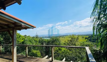 Linda Casa na Praia do Rosa, com Vista p/ Lagoa da Ibiraquera, em Amplo Terreno!