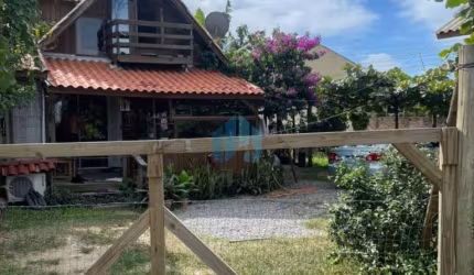 Três Chalés Localizados no Bairro Encantada, em Garopaba!