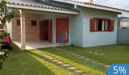 Bela Casa Térrea Localizada no Loteamento Pedra Branca, Próxima ao Centro de Garopaba!