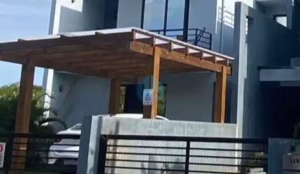 Bela Casa Localizada no Bairro Pinguirito, ao Lado do Centro de Garopaba!