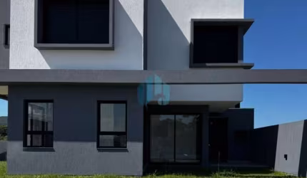 Belos Sobrados no Loteamento Vila do Campo, a Poucos Minutos do Centro de Garopaba!