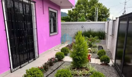 Casa Localizada no Centro de Paulo Lopes, Próxima à BR - 101