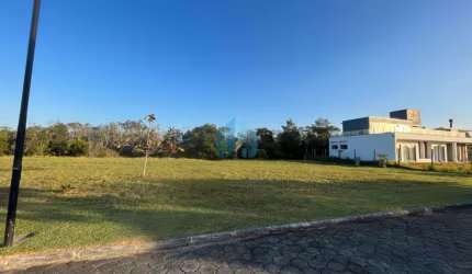 Amplo Lote Localizado no Condomínio Rosa Internacional, Bairro Praia do Rosa, em Imbituba!
