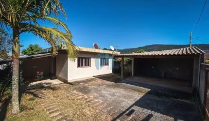 Casa Localizada no Bairro Ambrósio, em Garopaba, a 5 Minutos do Centro e Praias da Região!