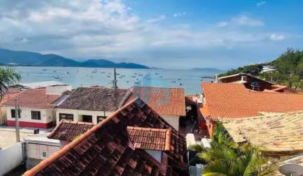 Bela Casa no Centro de Garopaba, a Poucos Metros da Praia Central, Terraço com Vista p/ Mar e Igreja Matriz!