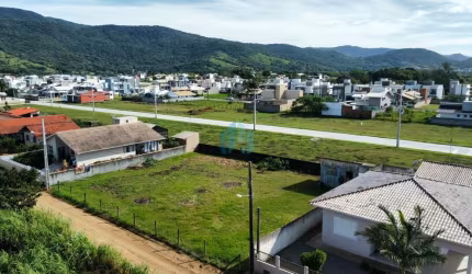 Amplo Terreno a Poucos Minutos do Centro de Garopaba, Bairro Areias de Palhocinha.