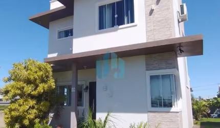 Linda Casa Localizada no Bairro Areias de Palhocinha, Próxima ao Centro de Garopaba!