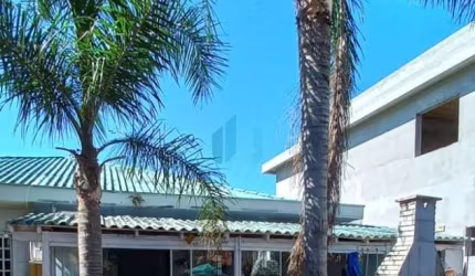 Casa Localizada no Centro de Garopaba, Próxima de Todo o Comércio e Praia Central.