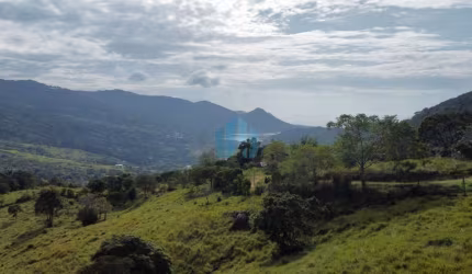 Terreno com 4 Hectares, com Vista p/ Lagoa e Mar, Localizado no Bairro Macacu, em Garopaba!