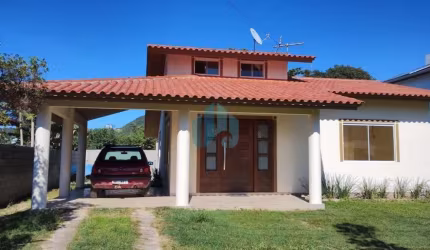 Bela Casa Localizada Próxima as Dunas do Siriú, em Garopaba!