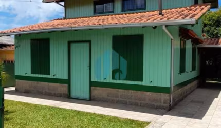 Casa Localizada no Bairro Ambrósio, em Garopaba, Próxima ao Centro da Cidade!