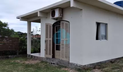 Casa Localizada no Bairro Ibiraquera, em Imbituba, Próxima à Ponta da Piteira.