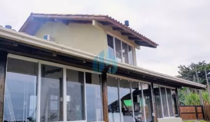 Bela Casa com Vista p/ Lagoa e Mar, Localizada no Bairro Costa de Macacu, em Garopaba!