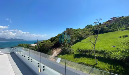 Linda Casa Nova de Alto Padrão na Praia do Vigia, a 150 m da Praia, em Garopaba!