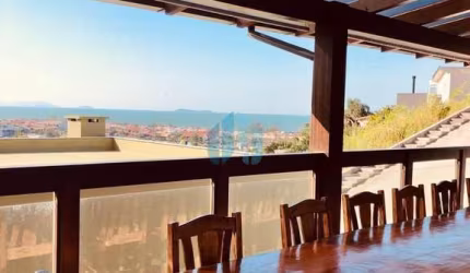 Linda Casa no Residencial Moradas do Mar, a 800 m da Praia Central, Bairro Ferraz, em Garopaba!