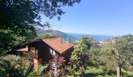 Belo Sítio Localizado no Bairro Siriú, em Garopaba, com Linda Vista Panorâmica!