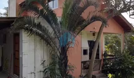 Casa Próxima à Lagoa de Ibiraquera e ao Centrinho do Rosa, Bairro Ibiraquera, em Imbituba.