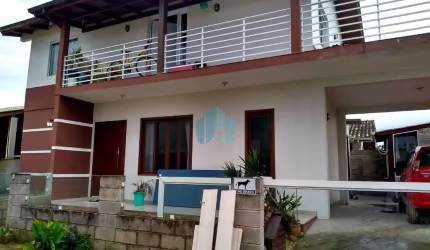 Dois Apartamentos em Alvenaria Localizados no Bairro Ambrósio, em Garopaba.