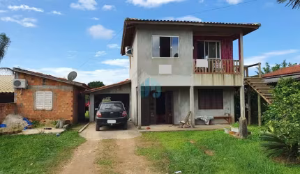 Sobrado Localizado no Bairro Encantada, em Garopaba, a Menos de 10 Minutos da Praia!