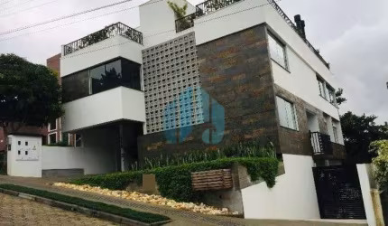 Belo Apartamento de Alto Padrão Localizado no Loteamento Panorâmico, no Centro de Garopaba!