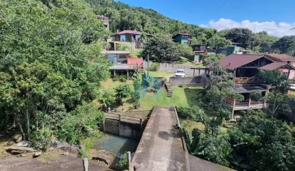 Imóvel Localizado a 900 m da Praia da Gamboa, em Garopaba!