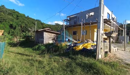 Imóvel Próximo à Praia da Barra, Localizado no Bairro Encantada, em Garopaba!