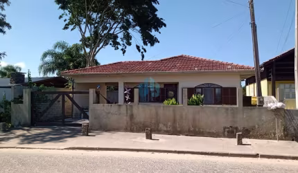 Casa de Frente p/ Lagoa, Bairro Ibiraquera, a 4,5 km da Praia do Rosa!