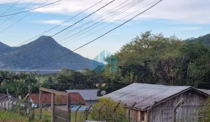 Sítio com Linda Vista p/ Lagoa do Siriú, Localizado no Bairro Macacu, em Garopaba!