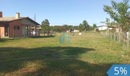 Ótimo Terreno Localizado no Bairro Grama, em Garopaba, a 3 km das Praias do Rosa e Ouvidor!