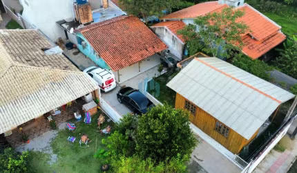 Duas Casas em Terreno, Bairro Pinguirito, a Próximo do Centro e de Todo o Comércio, em Garopaba!