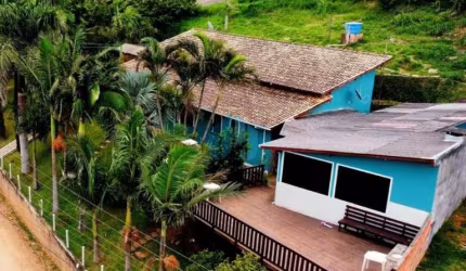 Duas Casas com Deck com Vista para Lagoa e Mar, Localizadas no Bairro Costa de Macacu, em Garopaba!
