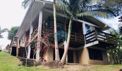 Linda Casa Próxima ao Centro da Cidade e Praia da Barra, Encantada | Garopaba - SC