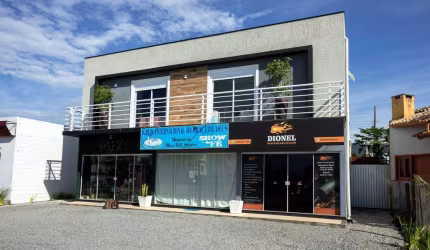 Prédio Comercial/Residencial, Muito Bem Localizado, em Garopaba, um Ótimo Ponto Comercial!