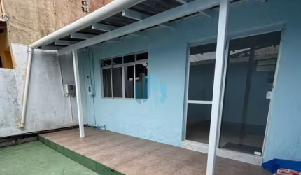 Casa de Alvenaria a Uma Quadra da Praia Central, Centro | Garopaba - SC