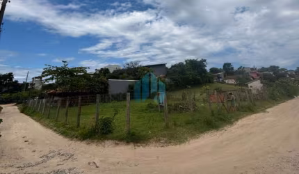 Lindo Terreno de Esquina p/ Investimento, a 500 m do Centrinho do Rosa, Praia do Rosa | Imbituba - SC