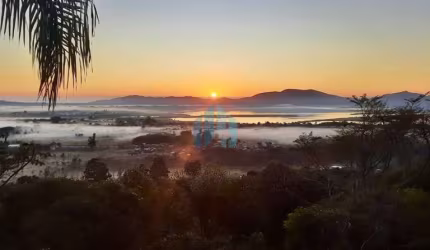 Casa com Linda Vista p/ Lagoa, Mar e Cidade, em Meio a Natureza, Encantada | Garopaba - SC