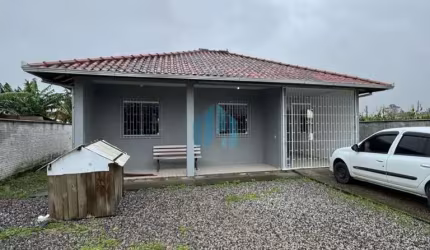 Casa a Poucos Minutos da Praia da Gamboa, Próxima a BR - 101, Areias | Paulo Lopes - SC