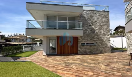 Linda Casa a 100 m do Mar, ao Lado do Centro da Cidade, Ferraz | Garopaba - SC