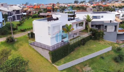 Belíssima Casa no Residencial Mar Azul, ao Lado do Centro da Cidade, Ferraz | Garopaba - SC