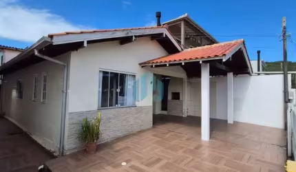 Casa Térrea a 500 m da Praia Central, Centro | Garopaba - SC